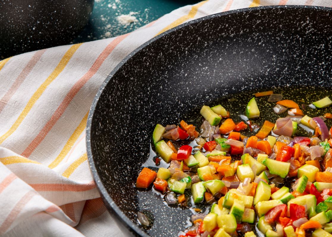 How to properly heat your pan so that the food does not stick!